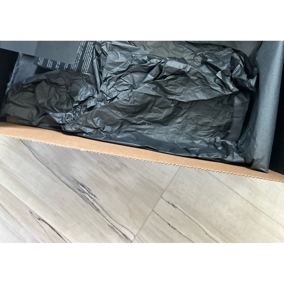 Almost perfect condition Prada shoes ! Price not final up for negotiation - Picture 4 of 4